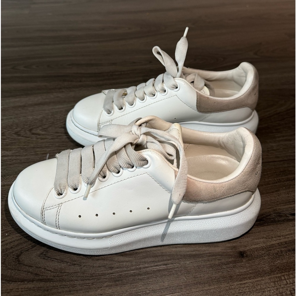 ALEXANDER MCQUEEN
Leather Colorblock Pattern Sneakers
Size: US 6, IT 36